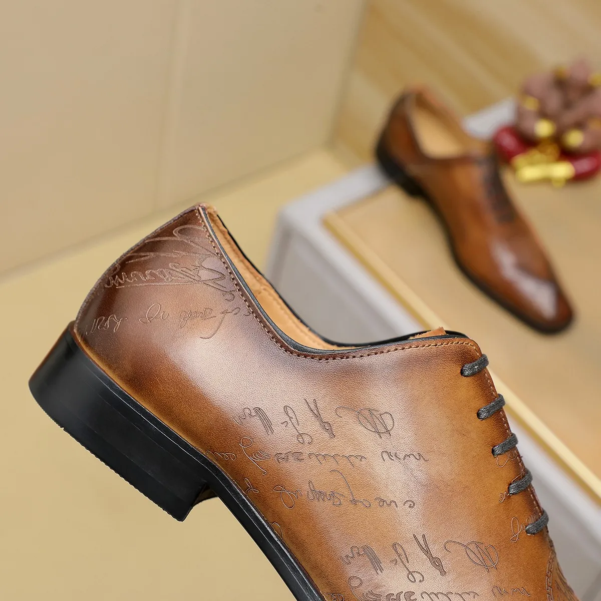 Men's shoes 💰620 💰 Louis Vuitton LV ® Autumn and Winter 🆕 models 🔛Full shoe counter First layer cowhide, 🐂leather lined casual shoes for men, super soft outsole, essential for driving. Counter synchronized original first layer cowhide completely 1:1 mold customization 🌹Top version, 2 colors available! Number: 38-45 (37.46. Customized)